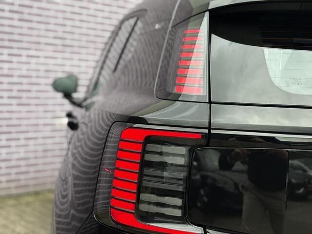 Volvo EX30 Single Motor Extended Range Plus 69 kWh | Camera | Adaptieve Cruise Control | Climate | Carplay | Keyless | Warmtepomp | Elektrisch Bedienbare Achterklep |