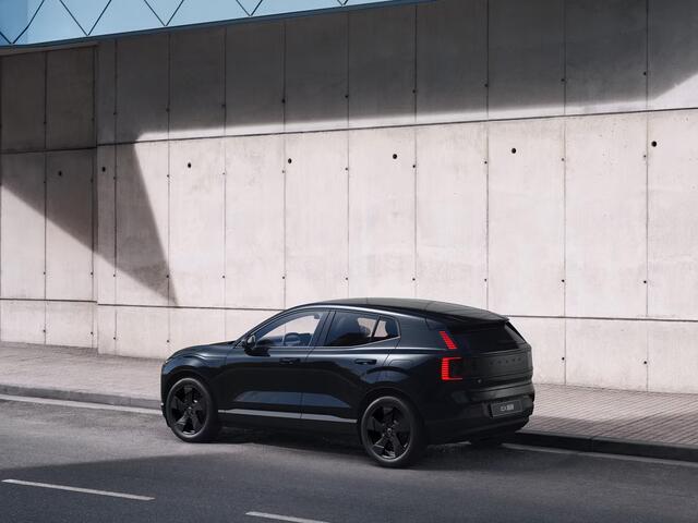 Volvo EX30 P5 Long Range Plus Europa Black Edition 69 kWh | Parkeercamera | Harman Kardon | Stoel- en Stuurverwarming | Elektrische stoelen