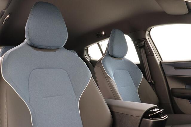 Volvo EX30 P5 LONG RANGE PLUS EUROPA 69 kWh -HARMAN/KARDON|CLIMATE|POWER-SEATS|KEYLESS|PRIVACY.GLAS|ZWART-DAK|19"