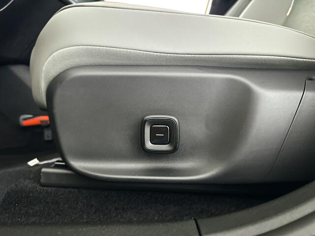 Volvo EX30 Twin Motor Performance Ultra 69 kWh | Panoramadak | 360° camera | Harman Kardon | Stoel- en Stuurverwarming | Trekhaak