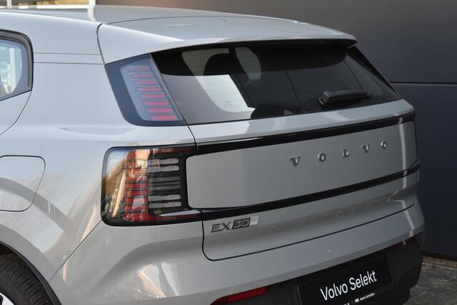 Volvo EX30 Single Motor Extended Range EUROPA 69 kWh | Verwarmbare en elektrisch verstelbare voorstoelen | Verwarmd Stuurwiel | Google Navigatie | Harman Kardon Soundbar | Parkeercamera achter | Key Less Entry |