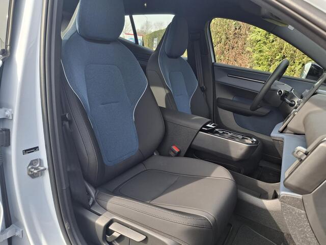 Volvo EX30 Single Motor Extended Range Plus 69 kWh | Pilot Assist | Harman/Kardon | BLIS | Stoel/Stuur Verwarming |