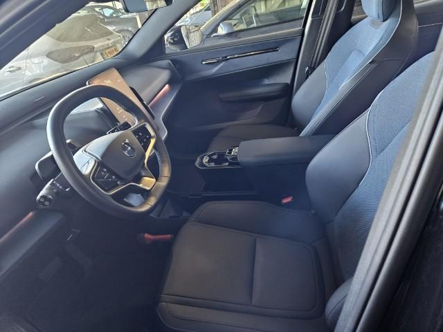 Volvo EX30 Single Motor Extended Range Plus 69 kWh | Stoel en Stuurverwarming | Adaptieve Cruise Control | BLIS | DAB+ | Keyless Entry | Parkeercamera |