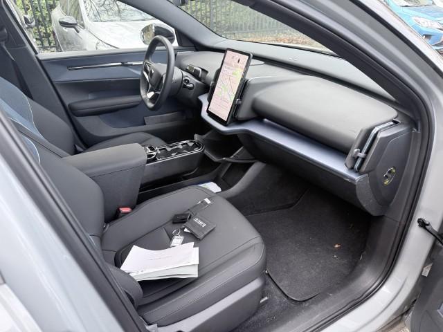 Volvo EX30 Single Motor Extended Range Plus 69 kWh | Stoel en Stuurverwarming | Adaptieve Cruise Control | BLIS | DAB+ | Keyless Entry | Parkeercamera |