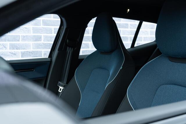 Volvo EX30 Single Motor Extended Range Ultra 69 kWh | Adaptieve Cruise Control | Panoramadak | Harman Kardon Audio | Warmtepomp | 360 Parkeercamera | BLIS |