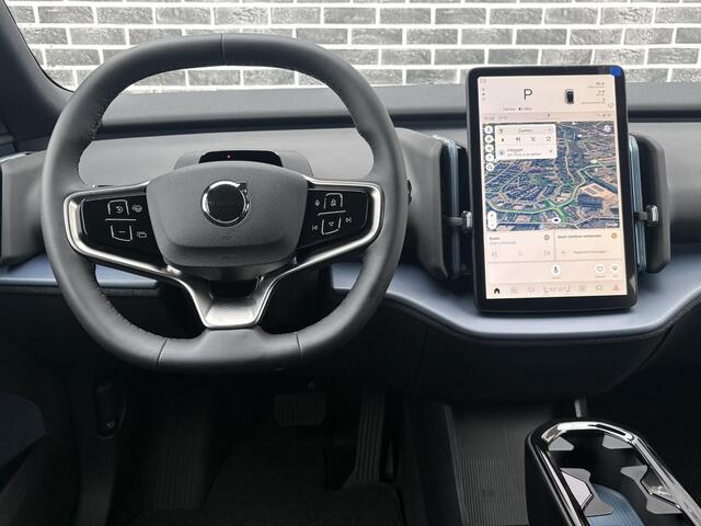 Volvo EX30 P5 Long Range Plus Black Edition Europa 69 kWh | Google | Long Range | Adaptieve Cruise Control | Harman Kardon Audio | Stoel-/Stuurverwarming | Keyless | Elek. Stoelen | Getint Glas | Elek. Achterklep | 20" LM