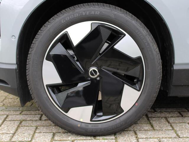 Volvo EX30 Single Motor Extended Range Plus Automaat / Climate Pack / Elektr. instelbare voorstoelen / Privacy Glass