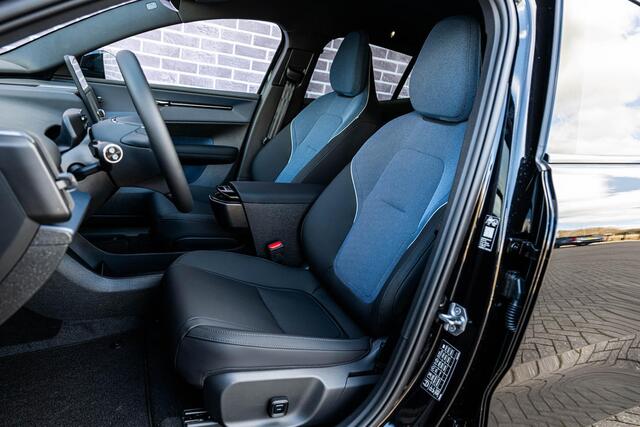 Volvo EX30 P5 Long Range Plus Black Edition Europa | Power Seats | Stuur & Stoelverwarming | Harman/Kardon | Digital Key | Parkeercamera | Adaptive Cruise Control | BLIS | Elektrische achterklep | Google |