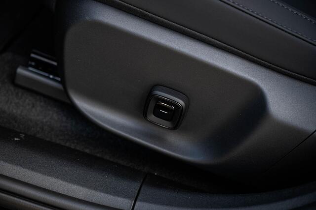 Volvo EX30 P5 Long Range Plus Black Edition Europa | Power Seats | Stuur & Stoelverwarming | Harman/Kardon | Digital Key | Parkeercamera | Adaptive Cruise Control | BLIS | Elektrische achterklep | Google |