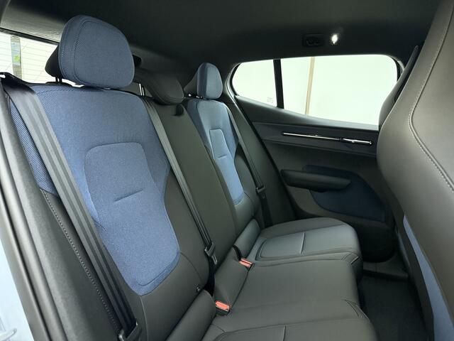 Volvo EX30 Extended Range Core / Adapt. Cruise / BLIS / Lane Keeping Aid / PDC + Camera / 18'' / Cloud Blue / Google / DAB /