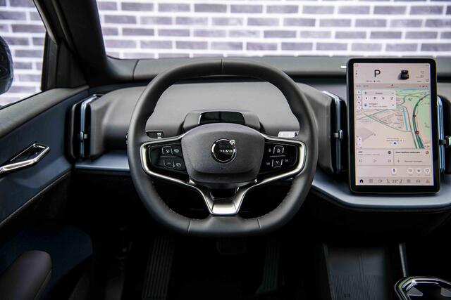 Volvo EX30 Cross Country Twin Motor Performance Ultra 69 kWh | Google | Long Range | 4x4 | Adaptieve Cruise | Stoel-/Stuurverwarming | Keyless | 360 Camera | Panoramadak | Elektr. Stoelen | Harman Kardon Audio | Elek. Achterklep | Getint Glas