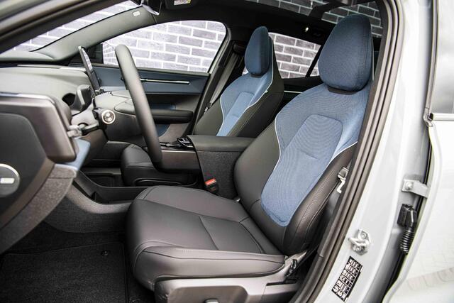 Volvo EX30 Cross Country Twin Motor Performance Ultra 69 kWh | Google | Long Range | 4x4 | Adaptieve Cruise | Stoel-/Stuurverwarming | Keyless | 360 Camera | Panoramadak | Elektr. Stoelen | Harman Kardon Audio | Elek. Achterklep | Getint Glas