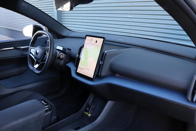 Volvo EX30 Extended Range Plus 69 kWh Harman Kardon/Keyless/Camera/BLIS/Trekhaak wegkl./19"