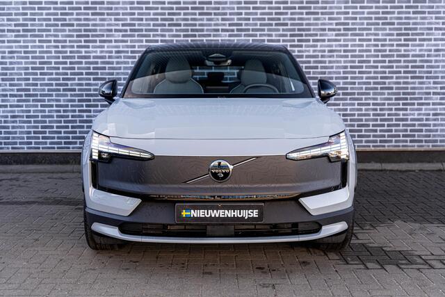 Volvo EX30 Cross Country Twin Motor Performance Ultra 69 kWh AWD | Google | Adaptieve Cruise Control | Harman Kardon Audio | 360 Camera | Panoramadak | Elektrische stoelen | Keyless | Extra Getint Glas achter | Dodehoekdetectie | Elek. Achterklep | 19" LM