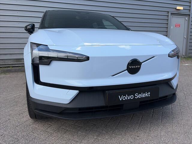 Volvo EX30 Extended Range Plus 69 kWh / Pack Climat / Elektrisch verstelbare voorstoelen / Black Pack /