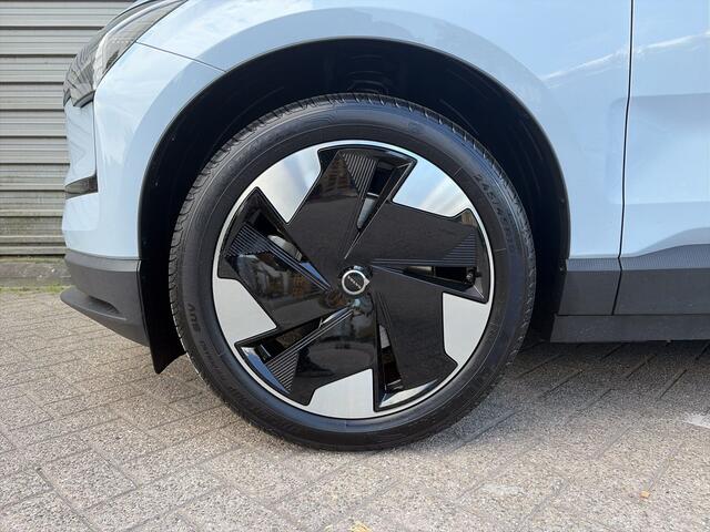 Volvo EX30 Extended Range Plus 69 kWh / Pack Climat / Elektrisch verstelbare voorstoelen / Black Pack /