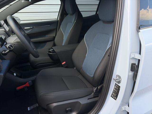 Volvo EX30 Extended Range Plus 69 kWh / Pack Climat / Elektrisch verstelbare voorstoelen / Black Pack /