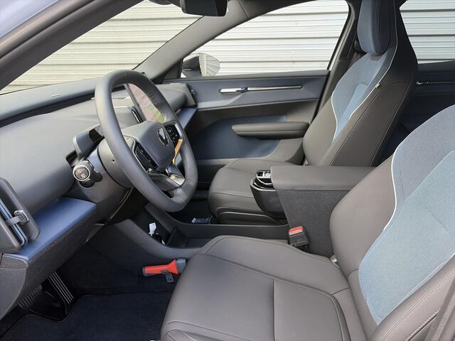 Volvo EX30 Extended Range Plus 69 kWh / Pack Climat / Elektrisch verstelbare voorstoelen / Black Pack /