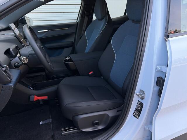 Volvo EX30 Single Motor Extended Range Plus 69 kWh / dodehoekdetectie / Achteruitrijcamera / Cruise control /