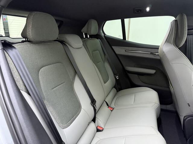 Volvo EX30 Extended Range Plus Europa / Pine Interieur / Zwart dak / 20'' / Getint glas / Elektr. Stoelen / Harman&Kardon Audio / Stoel + Stuurw. Verwarming / ACC / BLIS /