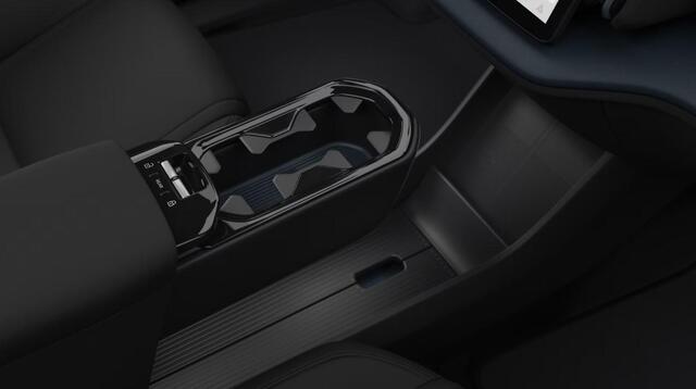 Volvo EX30 P3 Plus Europa 51 kWh | Snel Leverbaar | Elektrisch verstelbare voorstoelen | Stuur en Stoelverwarming | Harman/Kardon | Keyless | BLIS | Pilot Assist | Parkeercamera | Getint Glas |