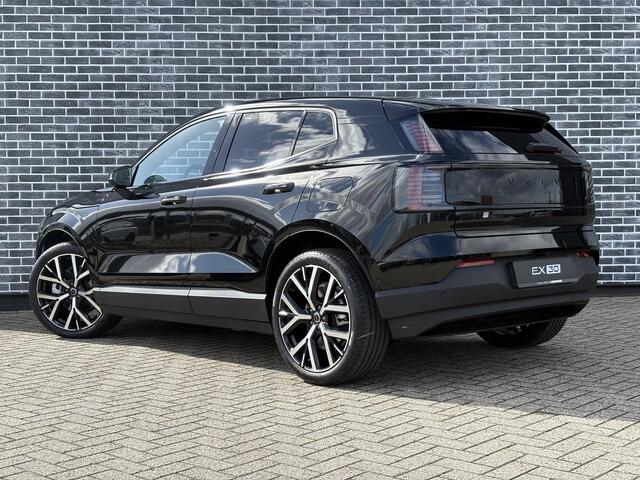 Volvo EX30 Single Motor Extended Range Ultra Black Edition Europa | Trekhaak | Stoel en Stuurverwarming | 20" Y Spaaks | 360° Camera | Harman & Kardon | Panoramadak | 22 kW Lader |