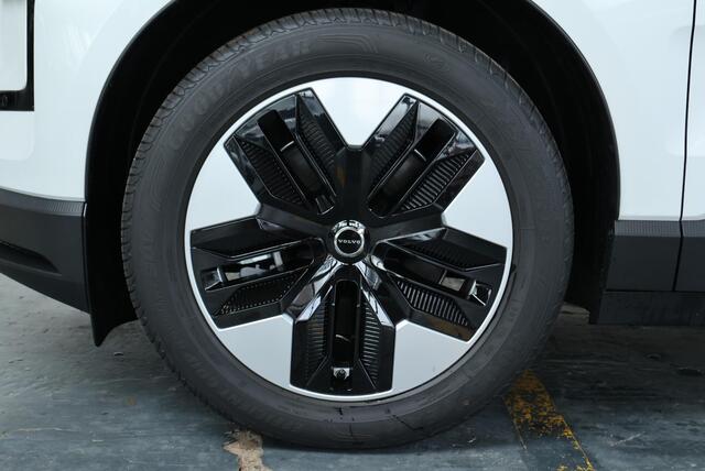Volvo EX30 Single Motor 50kWh Plus | Stoel- en stuurwiel verwarming | Premium audio by Harman Kardon | Achteruitrijcamera | Apple Carplay/Android auto | Elektrisch bedienbare achterklep | DAB radio | 18 inch lichtmetalen velgen