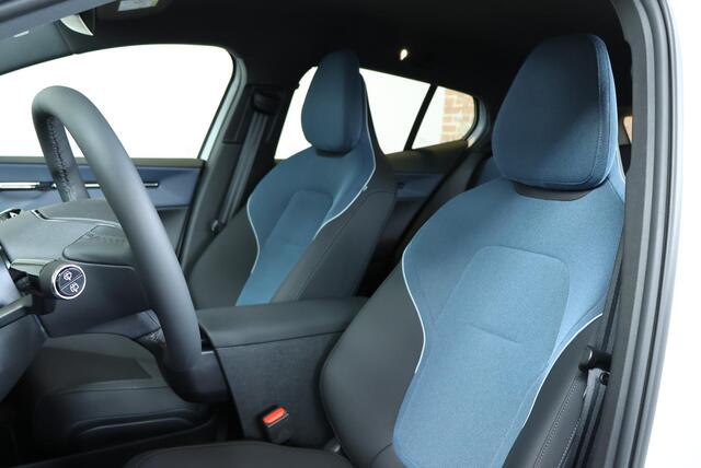 Volvo EX30 Single Motor 50kWh Plus | Stoel- en stuurwiel verwarming | Premium audio by Harman Kardon | Achteruitrijcamera | Apple Carplay/Android auto | Elektrisch bedienbare achterklep | DAB radio | 18 inch lichtmetalen velgen