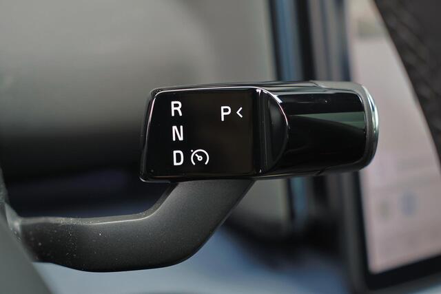 Volvo EX30 Extended Range Ultra 69 kWh - Panoramadak - Adaptive Cruise Control - Harman/Kardon audio - Verwarmde voorstoelen & stuur - Parkeersensoren voor & achter - Extra getint glas - 20' LMV