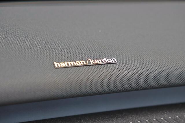 Volvo EX30 Extended Range Ultra 69 kWh - Panoramadak - Adaptive Cruise Control - Harman/Kardon audio - Verwarmde voorstoelen & stuur - Parkeersensoren voor & achter - Extra getint glas - 20' LMV