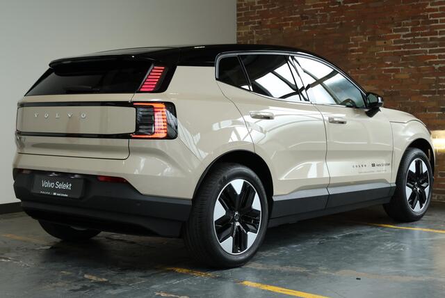 Volvo EX30 P3 Plus Europa 51 kWh | Google Infotainment | Stoelverwarming | Stuurwielverwarming | Google Infotainment | Parkeercamera | Parkeersensoren voor + achter | Electrische bedienbare voorstoelen |
