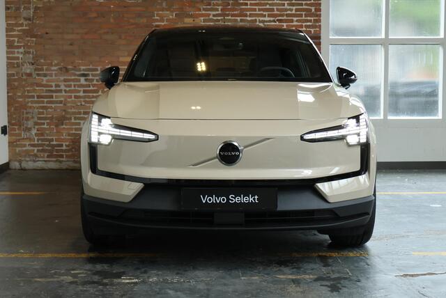 Volvo EX30 P3 Plus Europa 51 kWh | Google Infotainment | Stoelverwarming | Stuurwielverwarming | Google Infotainment | Parkeercamera | Parkeersensoren voor + achter | Electrische bedienbare voorstoelen |