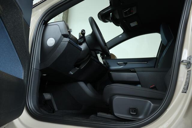 Volvo EX30 P3 Plus Europa 51 kWh | Google Infotainment | Stoelverwarming | Stuurwielverwarming | Google Infotainment | Parkeercamera | Parkeersensoren voor + achter | Electrische bedienbare voorstoelen |