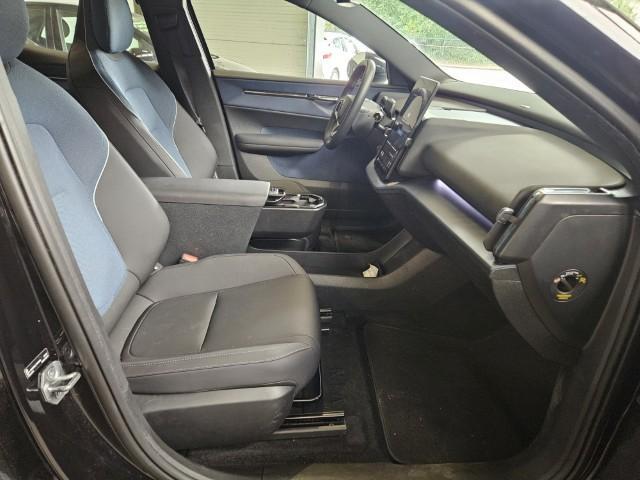 Volvo EX30 Single Motor Extended Range Plus 69 kWh | Climate Pack | Stoel en Stuurverwarming | Keyless Entry | Zwart Dak | Adaptieve Cruise Control | Blis |