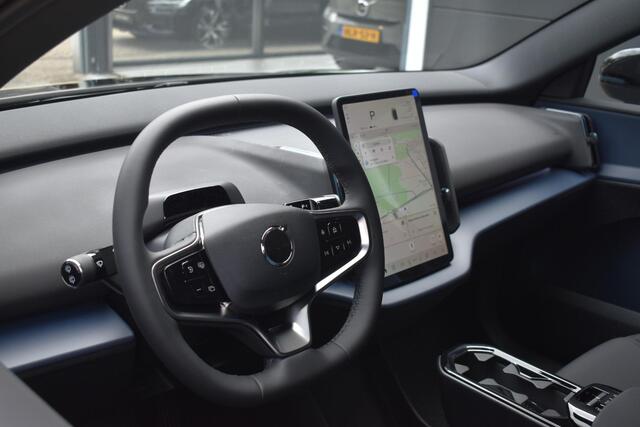 Volvo EX30 P3 Plus Europa 51 kWh | Stoel -/Stuurwielverwarming | Elektrisch verstelbare voorstoelen | Harman Kardon Soundbar | Volvo on Call | Google Navigatie | Climate Control | Adaptieve Cruise Control | Pilot Assist | Parkeercamera | Keyless |
