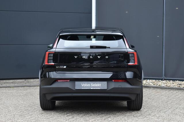 Volvo EX30 P3 Plus Europa 51 kWh | Stoel -/Stuurwielverwarming | Elektrisch verstelbare voorstoelen | Harman Kardon Soundbar | Volvo on Call | Google Navigatie | Climate Control | Adaptieve Cruise Control | Pilot Assist | Parkeercamera | Keyless |