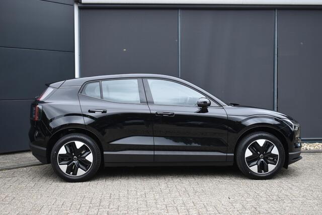 Volvo EX30 P3 Plus Europa 51 kWh | Stoel -/Stuurwielverwarming | Elektrisch verstelbare voorstoelen | Harman Kardon Soundbar | Volvo on Call | Google Navigatie | Climate Control | Adaptieve Cruise Control | Pilot Assist | Parkeercamera | Keyless |