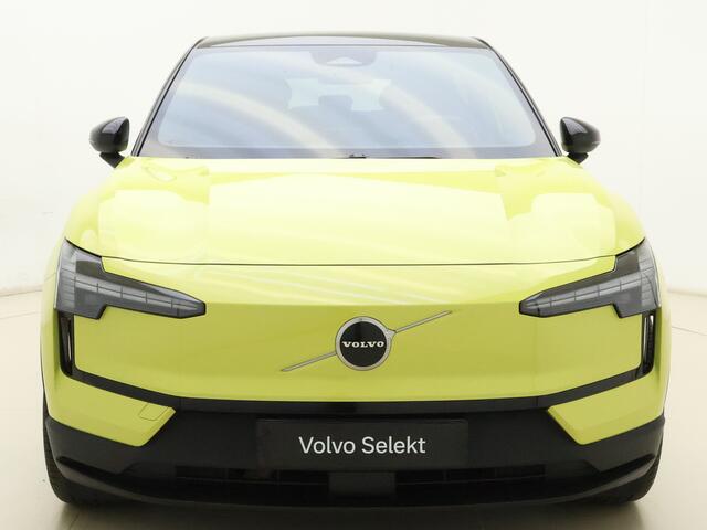 Volvo EX30 Extended Range Plus 69 kWh / Stoel/- en stuurverwarming / Harman & Kardon audio / Elektrische achterklep / 19 inch / Getint glas /