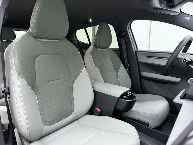 Volvo EX30 Cross Country P5 Long Range Plus Europa / Pine Interieur / Extra getint glas achter / Elektr. Stoelen / ACC / BLIS / Stoelverwarming /