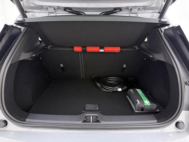 Volvo EX30 Cross Country P5 Long Range Plus Europa / Pine Interieur / Extra getint glas achter / Elektr. Stoelen / ACC / BLIS / Stoelverwarming /