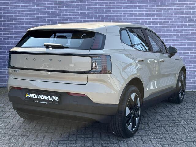 Volvo EX30 P3 Plus Europa 51 kWh | Adaptive Cruise | BLIS | Parkeercamera | Harman/Kardon | Elektrisch verstelbare stoelen | Stuur en Stoelverwarming | DAB |