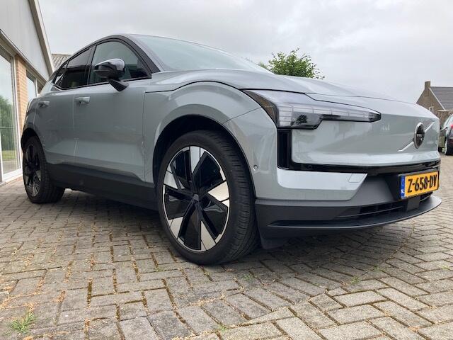 Volvo EX30 Extend. Ultra 69 kWh Pano / Trekhaak