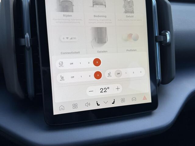 Volvo EX30 Single Motor Plus 51 kWh Camera / Stoel, Stuur verwarming / Adaptive cruise / Elek. Achterklep / Harman&Kardon /