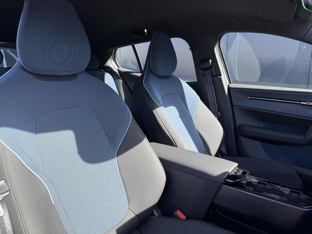 Volvo EX30 Single Motor Plus 51 kWh Camera / Stoel, Stuur verwarming / Adaptive cruise / Elek. Achterklep / Harman&Kardon /
