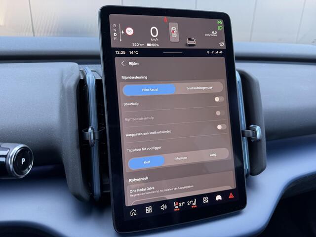 Volvo EX30 Single Motor Plus 51 kWh Camera / Stoel, Stuur verwarming / Adaptive cruise / Elek. Achterklep / Harman&Kardon /