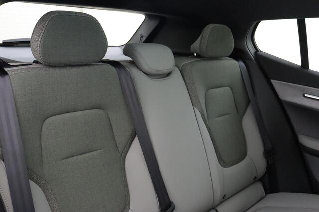 Volvo EX30 CROSS COUNTRY TWIN MOTOR PERFORMANCE ULTRA 69 kWh -PANO.DAK|HARMAN/KARDON|PRIVACY.GLAS|360°CAM|POWER-SEATS|AUT.PARKEREN|PINE
