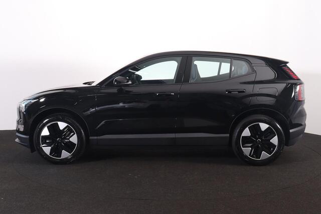 Volvo EX30 P3 Long Range Plus Europa 69 kWh - Adaptive Cruise Control - Harman/Kardon audio - Parkeercamera achter - Elektrisch bedienbare voorstoelen - Verwarmde voorstoelen & stuur - Parkeersensoren voor & achter - Draadloze tel. lader - 18' LMV