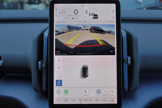 Volvo EX30 P3 Long Range Plus Europa 69 kWh - Adaptive Cruise Control - Harman/Kardon audio - Parkeercamera achter - Elektrisch bedienbare voorstoelen - Verwarmde voorstoelen & stuur - Parkeersensoren voor & achter - Draadloze tel. lader - 18' LMV