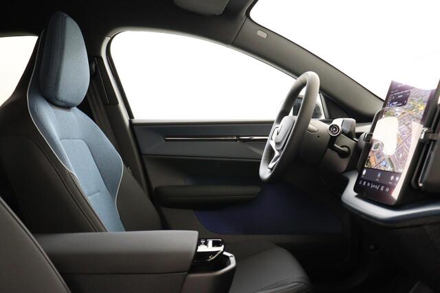 Volvo EX30 SINGLE MOTOR PLUS 51 kWh -HARMAN/KARDON|CLIMATE|POWER-SEATS|CARPLAY|CAMERA|ADAP.CRUISE|PRIVACY.GLAS|SoH:100%