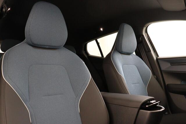 Volvo EX30 SINGLE MOTOR PLUS 51 kWh -HARMAN/KARDON|CLIMATE|POWER-SEATS|CARPLAY|CAMERA|ADAP.CRUISE|PRIVACY.GLAS|SoH:100%